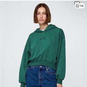 Gap VintageSoft Arch Logo Cropped Hoodie in Balsam Green, XS